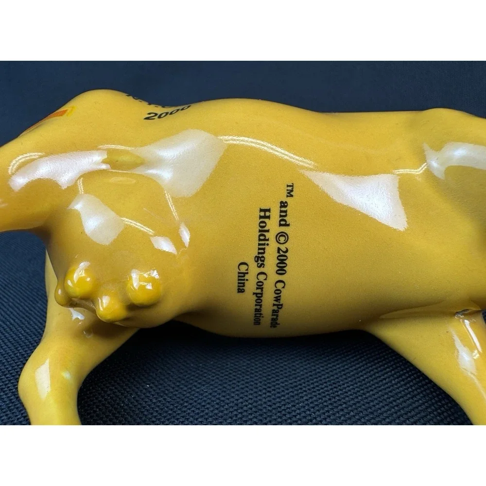 Vintage 2000 Cow Parade NYC New York City Taxi Cow Collectable Figurine